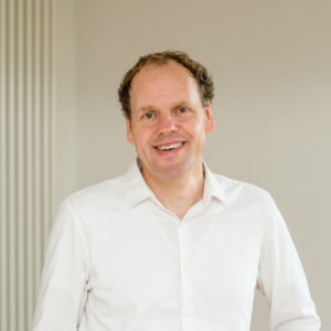 Prof_Dr_Tobias_Hölterhof Prof. Dr. Tobias Hölterhof